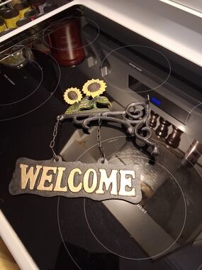 Sunflower Welcome Hanging Sign - Cast Iron Accent